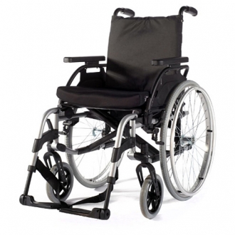 Invalidní vozík mechanický Invalidní vozík mechanický foto